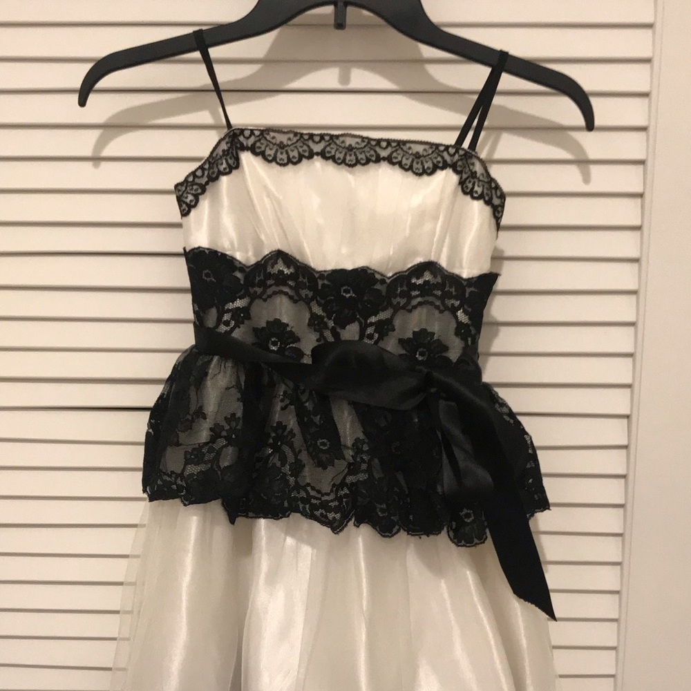 Girls Jessica McClintock dress - Picture 2 of 8